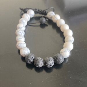 Elegant Black and White Beaded Bracelet